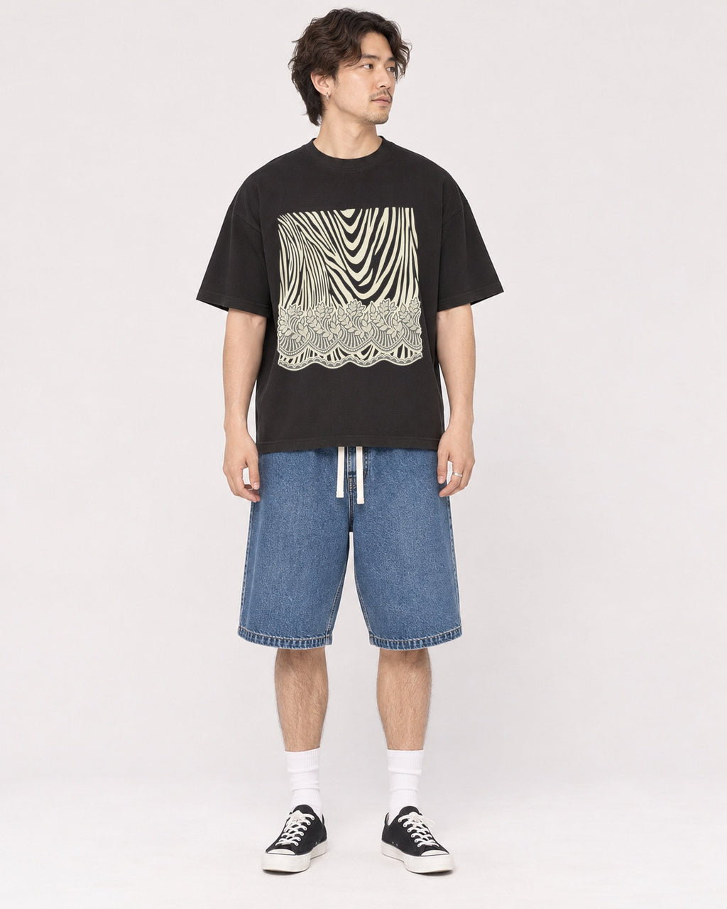 Mockup Boxy Heavyweight Tee Black male full-body 03