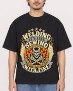 Mockup Boxy Heavyweight Tee Black male close-up 02