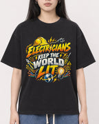 Mockup Boxy Heavyweight Tee Black female close-up 01