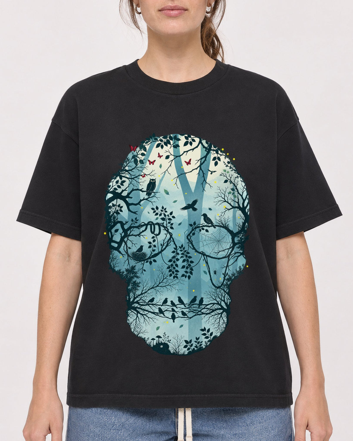 Mockup Boxy Heavyweight Tee Black female close-up 29