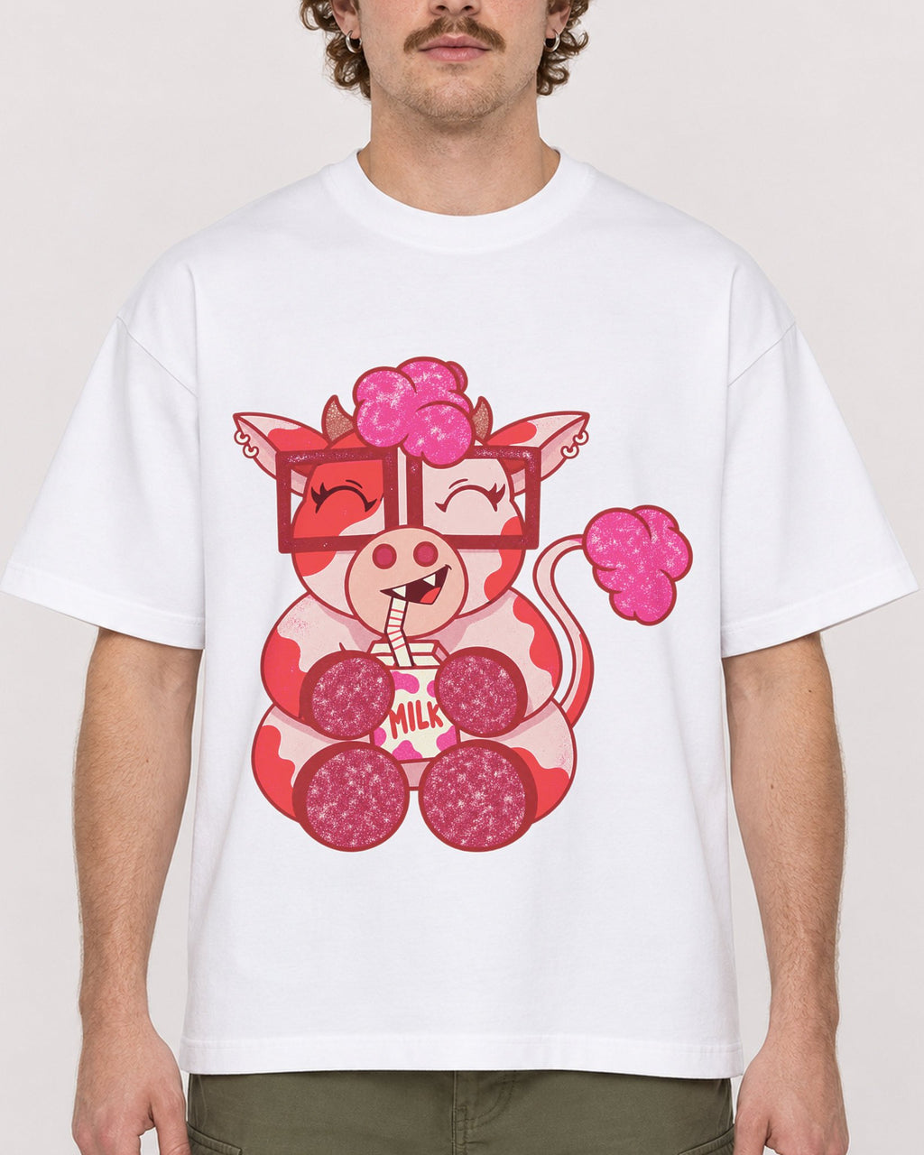 Mockup Boxy Heavyweight Tee White male close-up 09