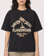 Mockup Boxy Heavyweight Tee Black female close-up 02
