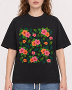 Mockup Boxy Heavyweight Tee Black female close-up 09