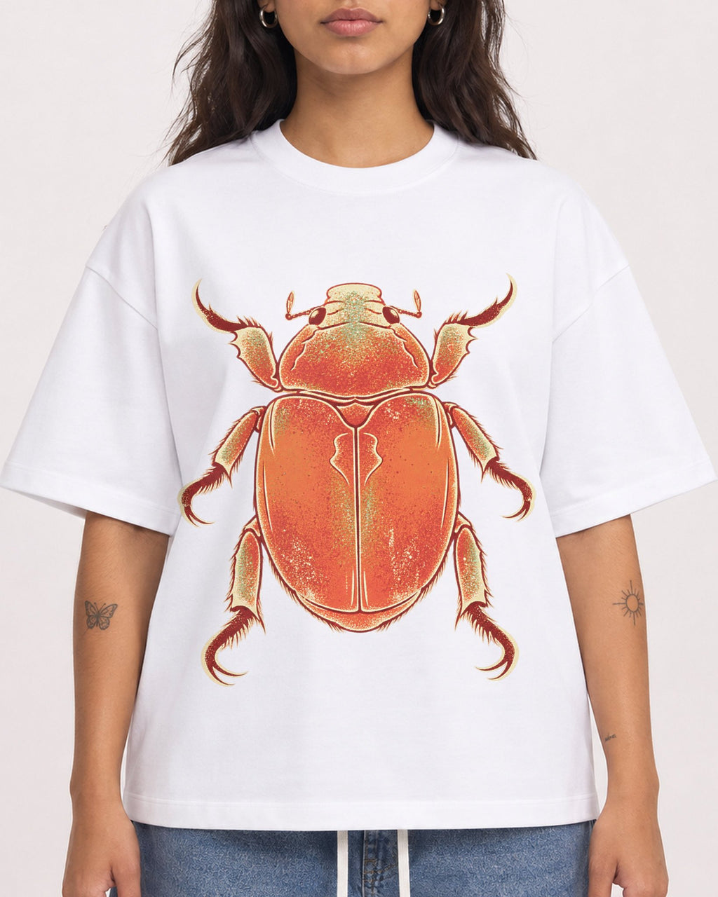 Mockup Boxy Heavyweight Tee White female close-up 06