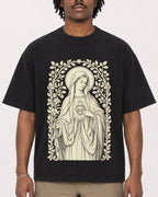 Mockup Boxy Heavyweight Tee Black male close-up 04