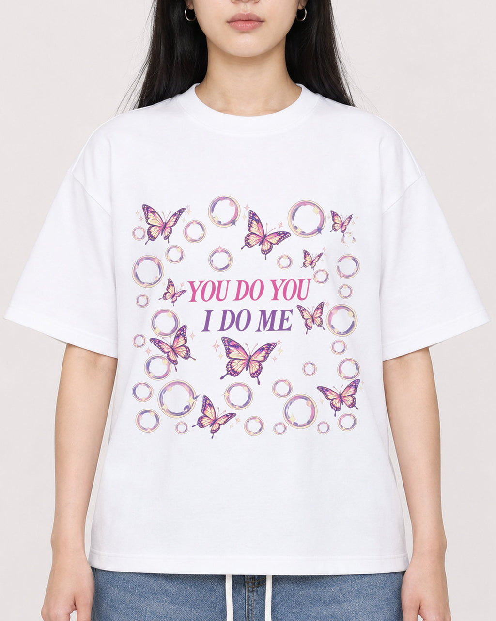Mockup Boxy Heavyweight Tee White female close-up 01