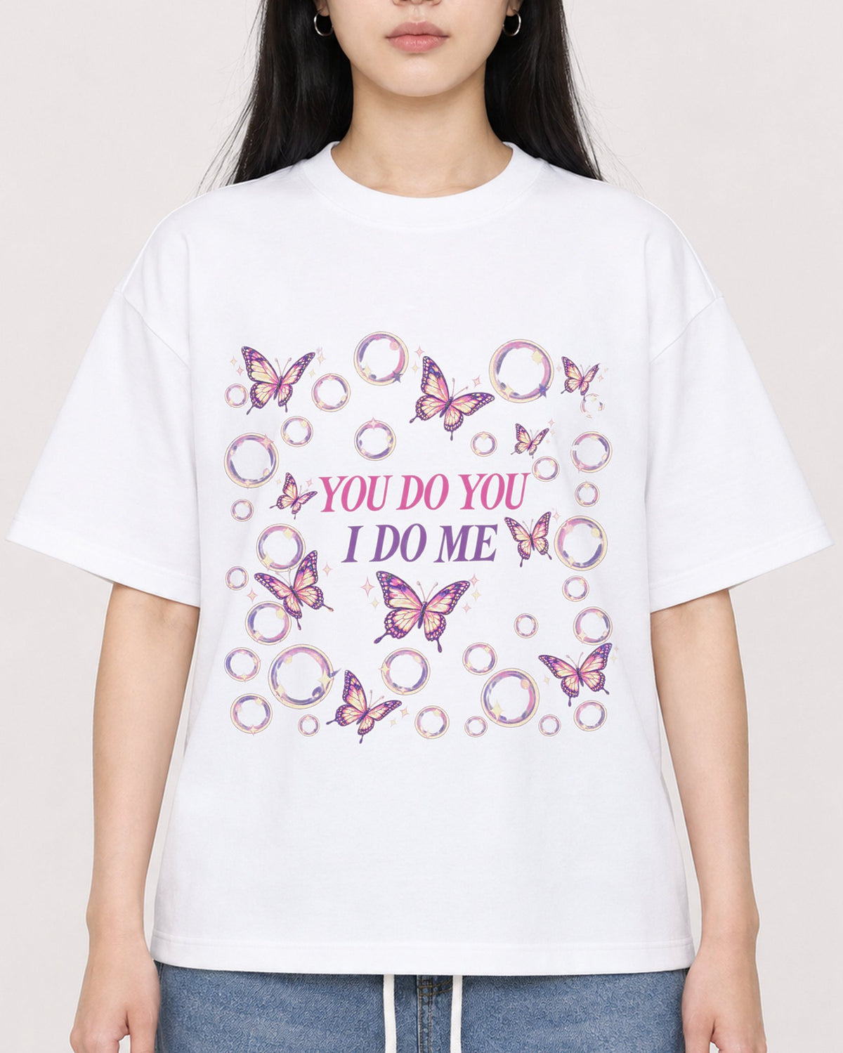 Mockup Boxy Heavyweight Tee White female close-up 01