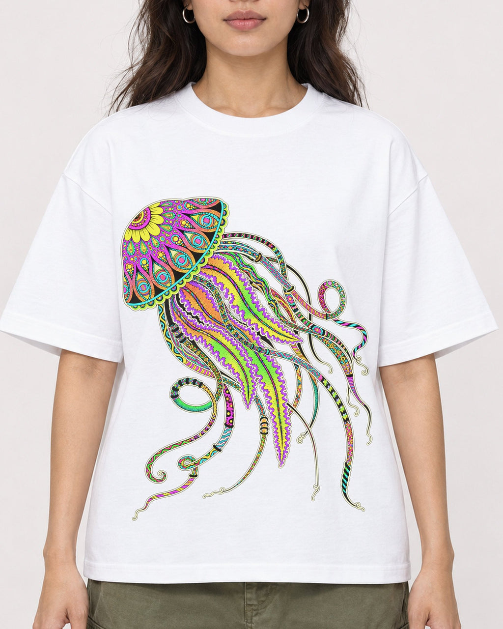 Mockup Boxy Heavyweight Tee White female close-up 02