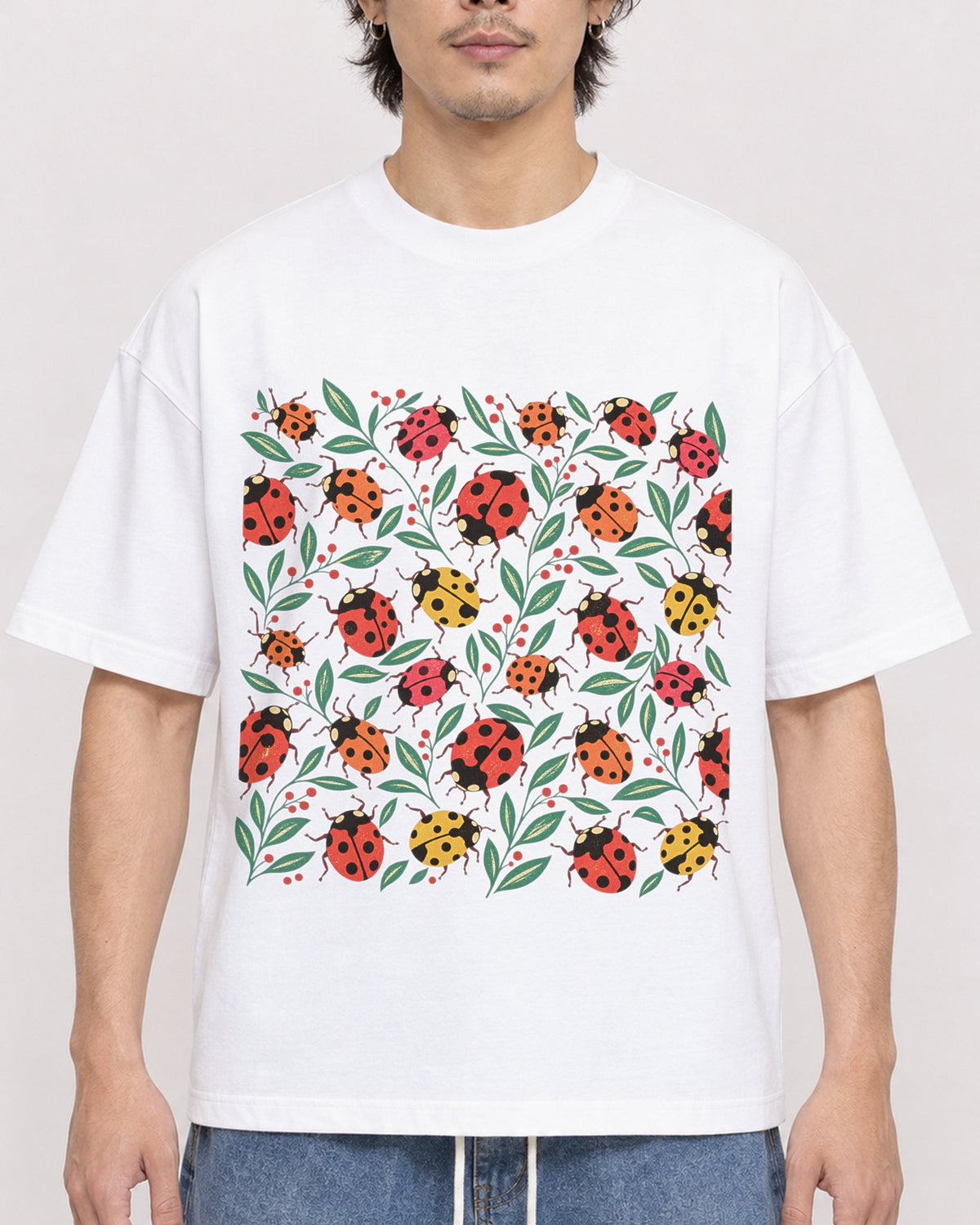 Mockup Boxy Heavyweight Tee White male close-up 03
