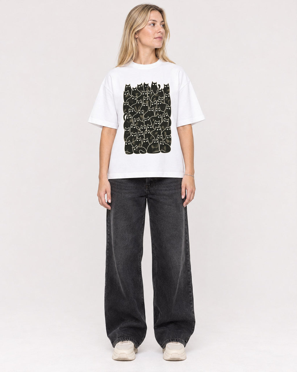 Mockup Boxy Heavyweight Tee White female full-body 08