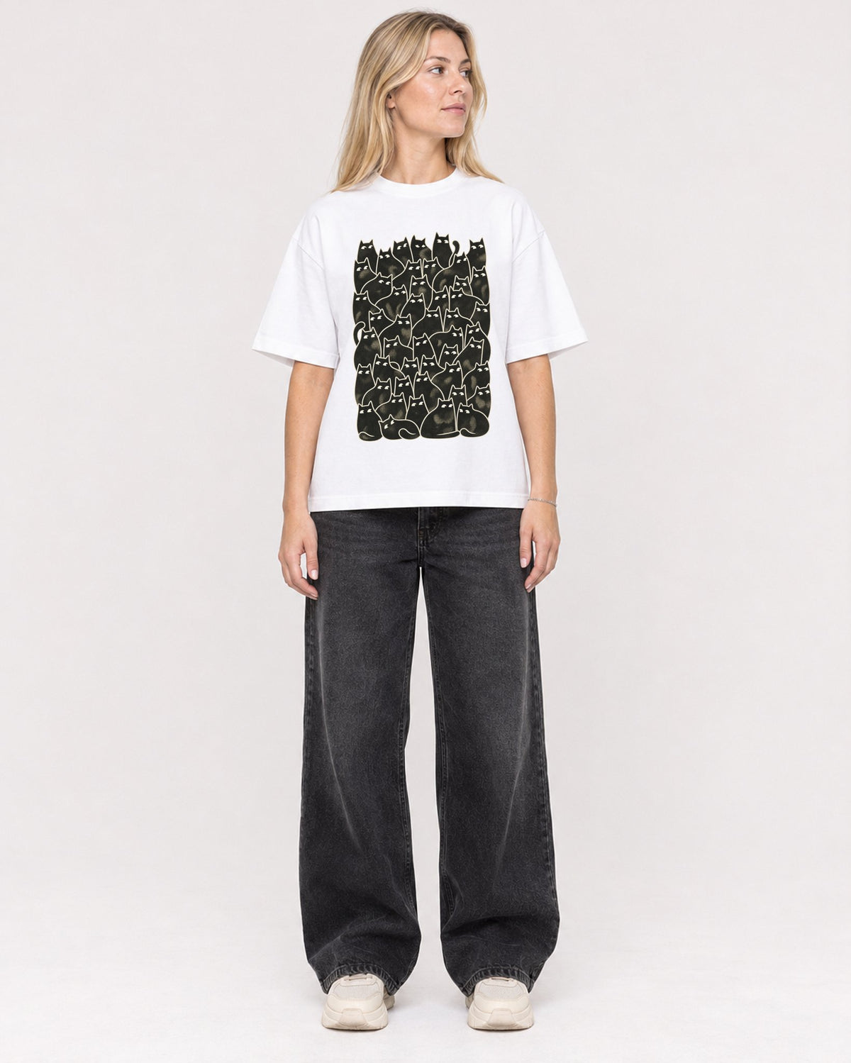 Mockup Boxy Heavyweight Tee White female full-body 08