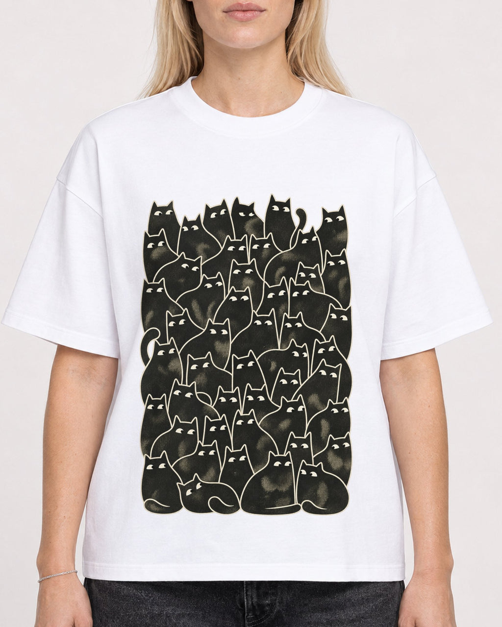 Mockup Boxy Heavyweight Tee White female close-up 08