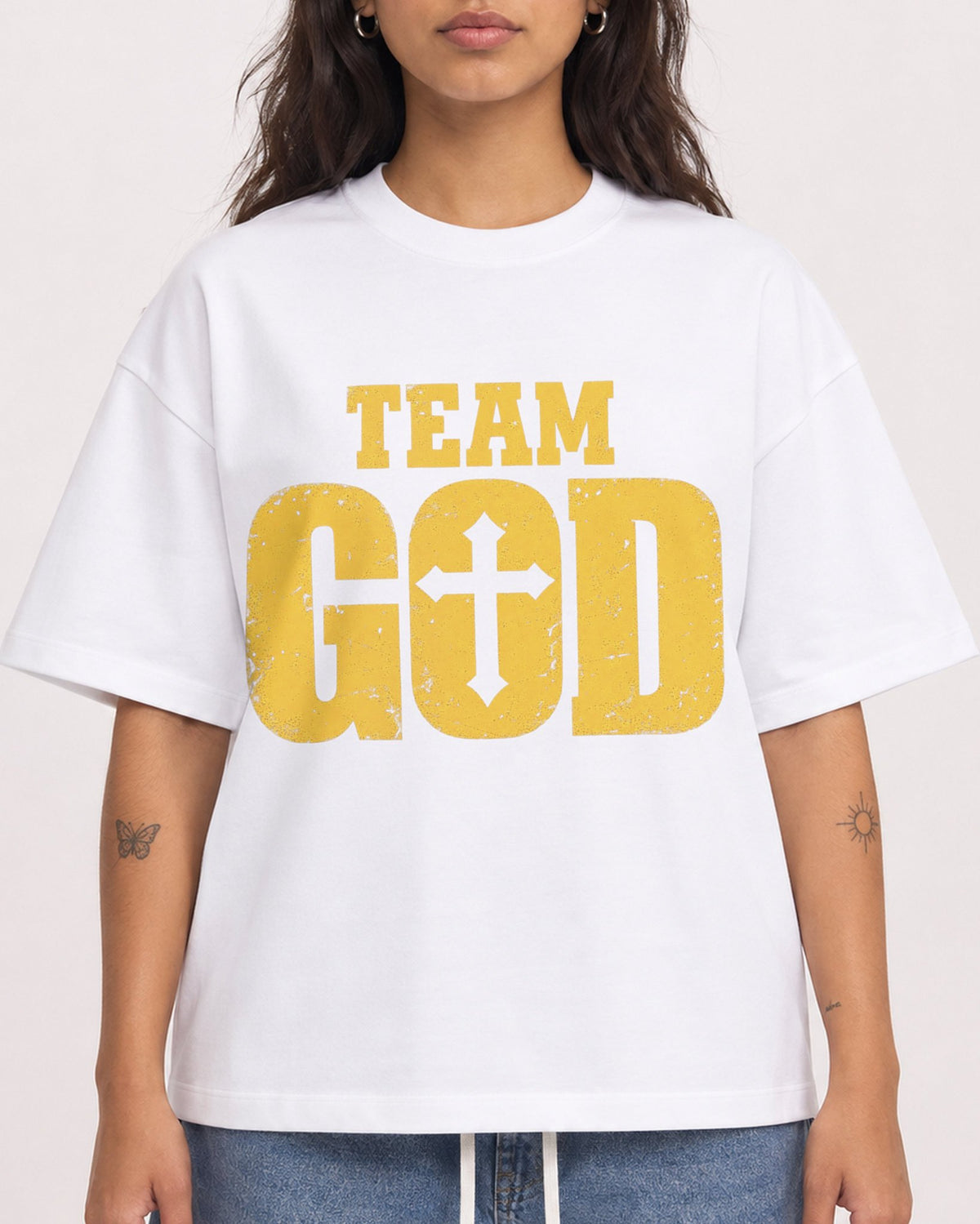 Mockup Boxy Heavyweight Tee White female close-up 06