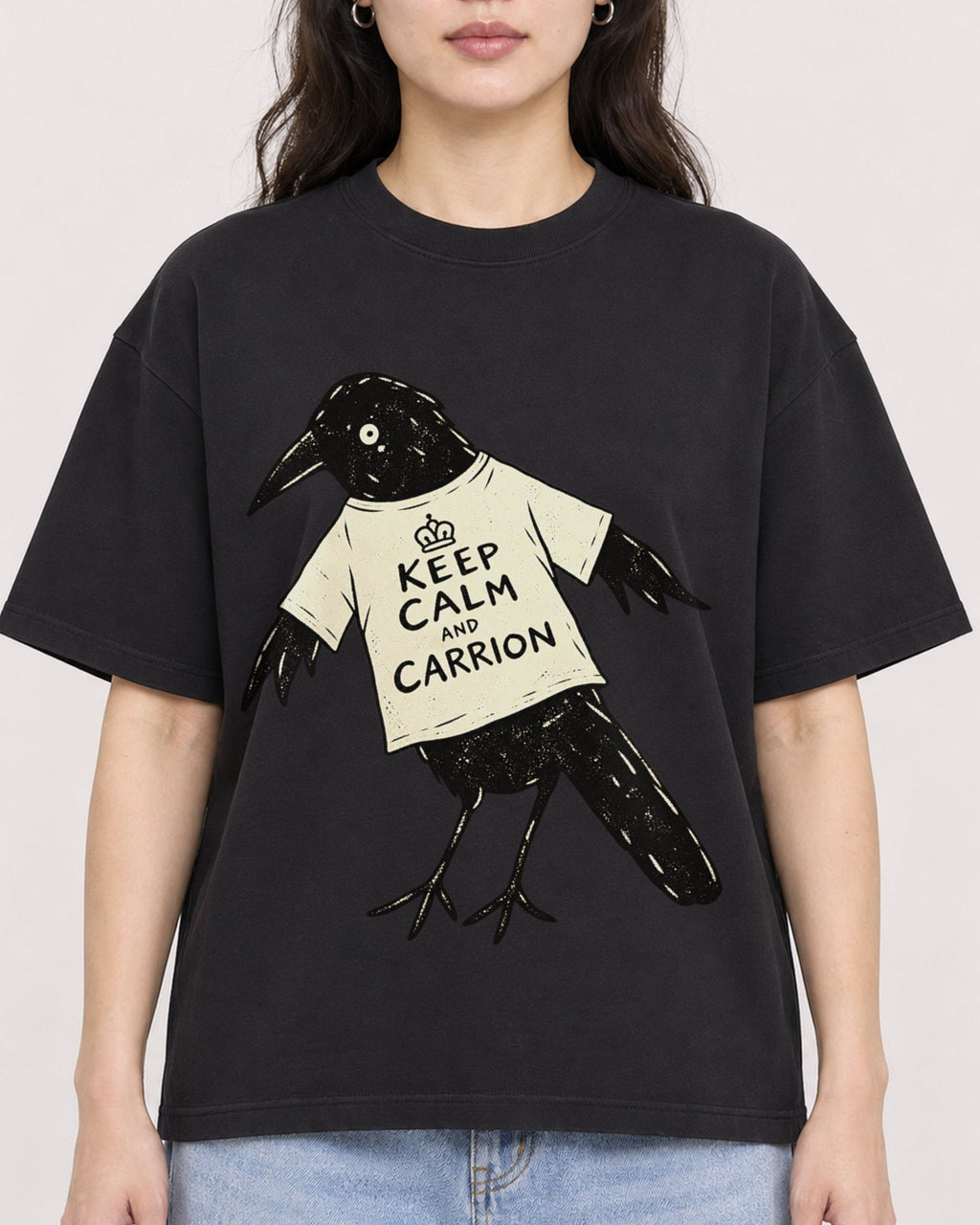 Mockup Boxy Heavyweight Tee Black female close-up 03