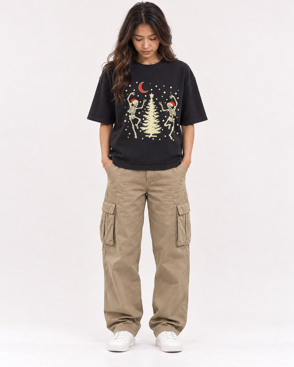 Mockup Boxy Heavyweight Tee Black female full-body 02