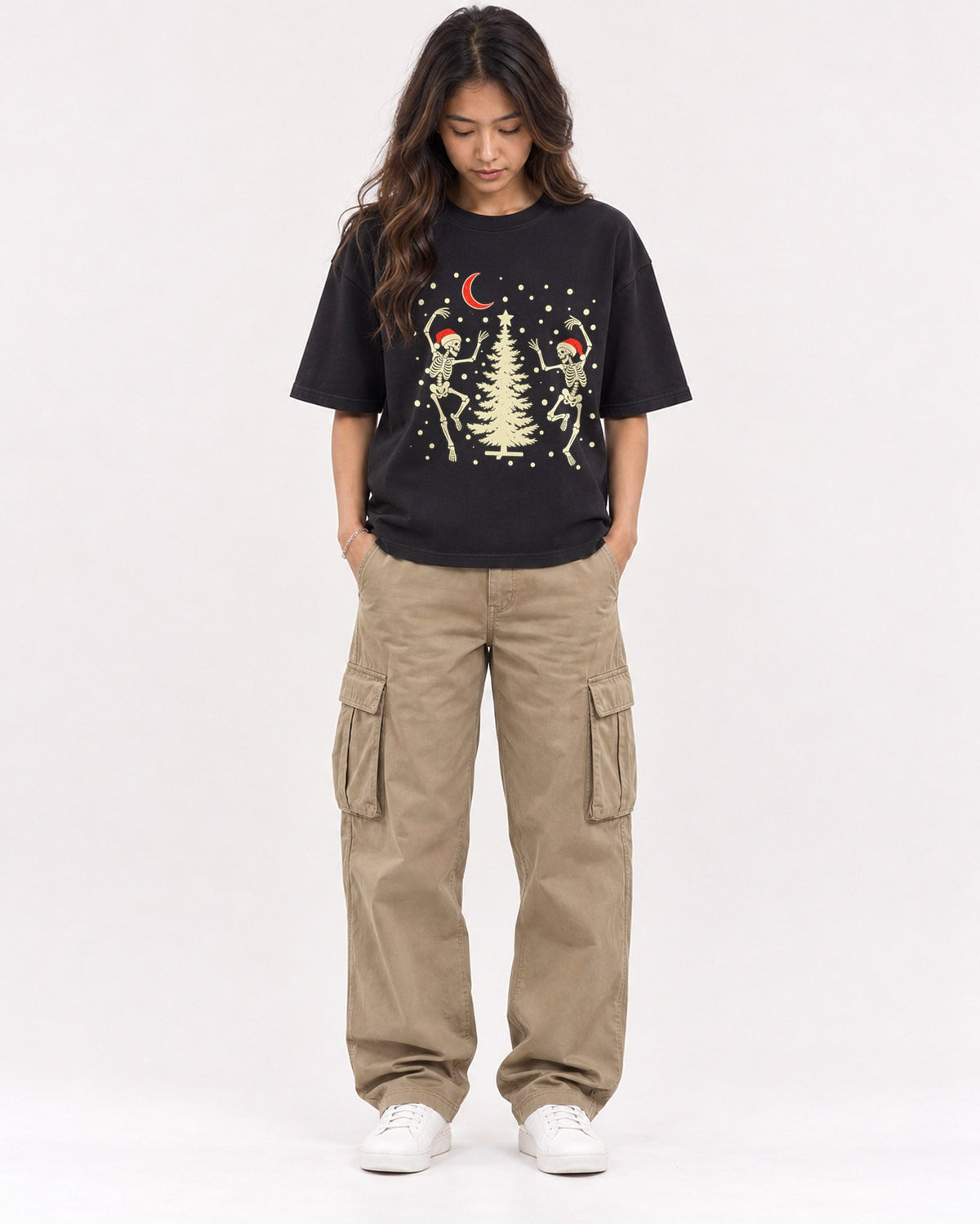 Mockup Boxy Heavyweight Tee Black female full-body 02