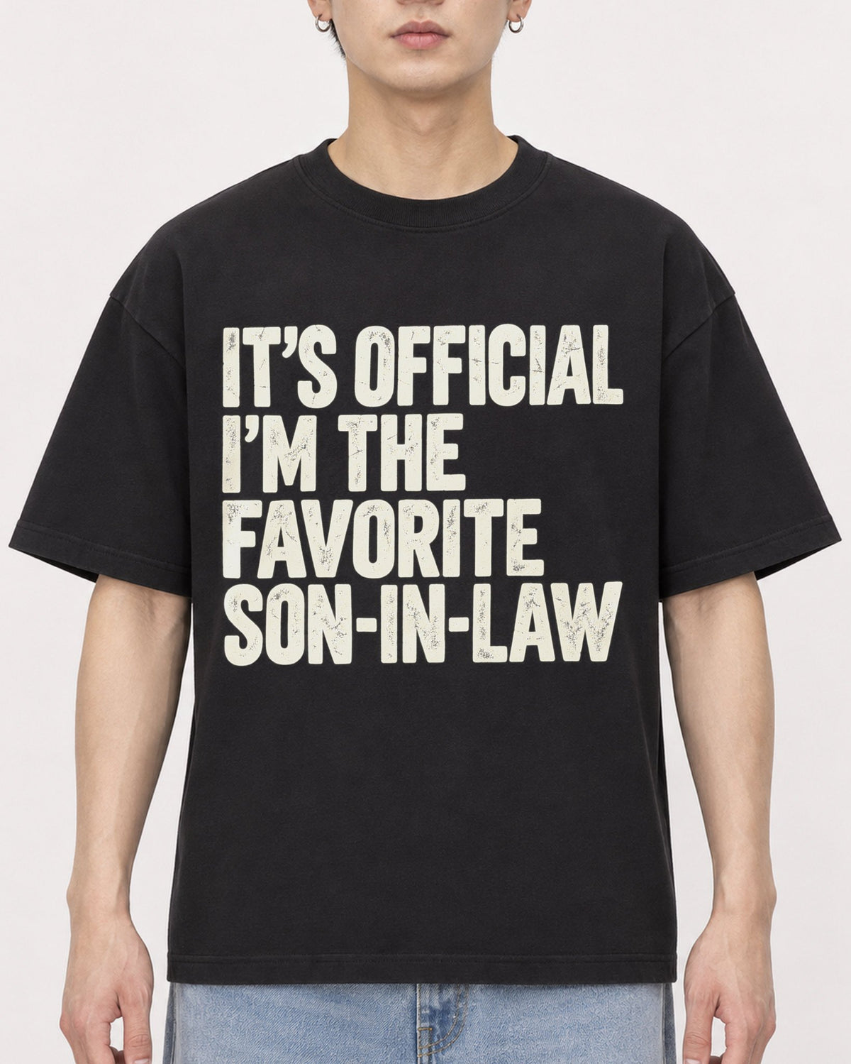 Mockup Boxy Heavyweight Tee Black male close-up 01