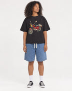 Mockup Boxy Heavyweight Tee Black female full-body 05