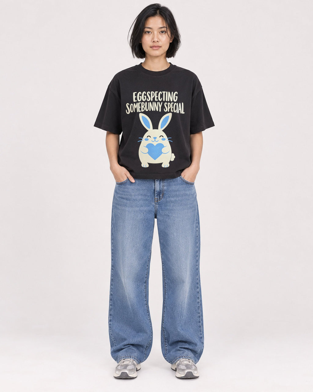 Mockup Boxy Heavyweight Tee Black female full-body 32