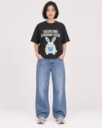 Mockup Boxy Heavyweight Tee Black female full-body 32