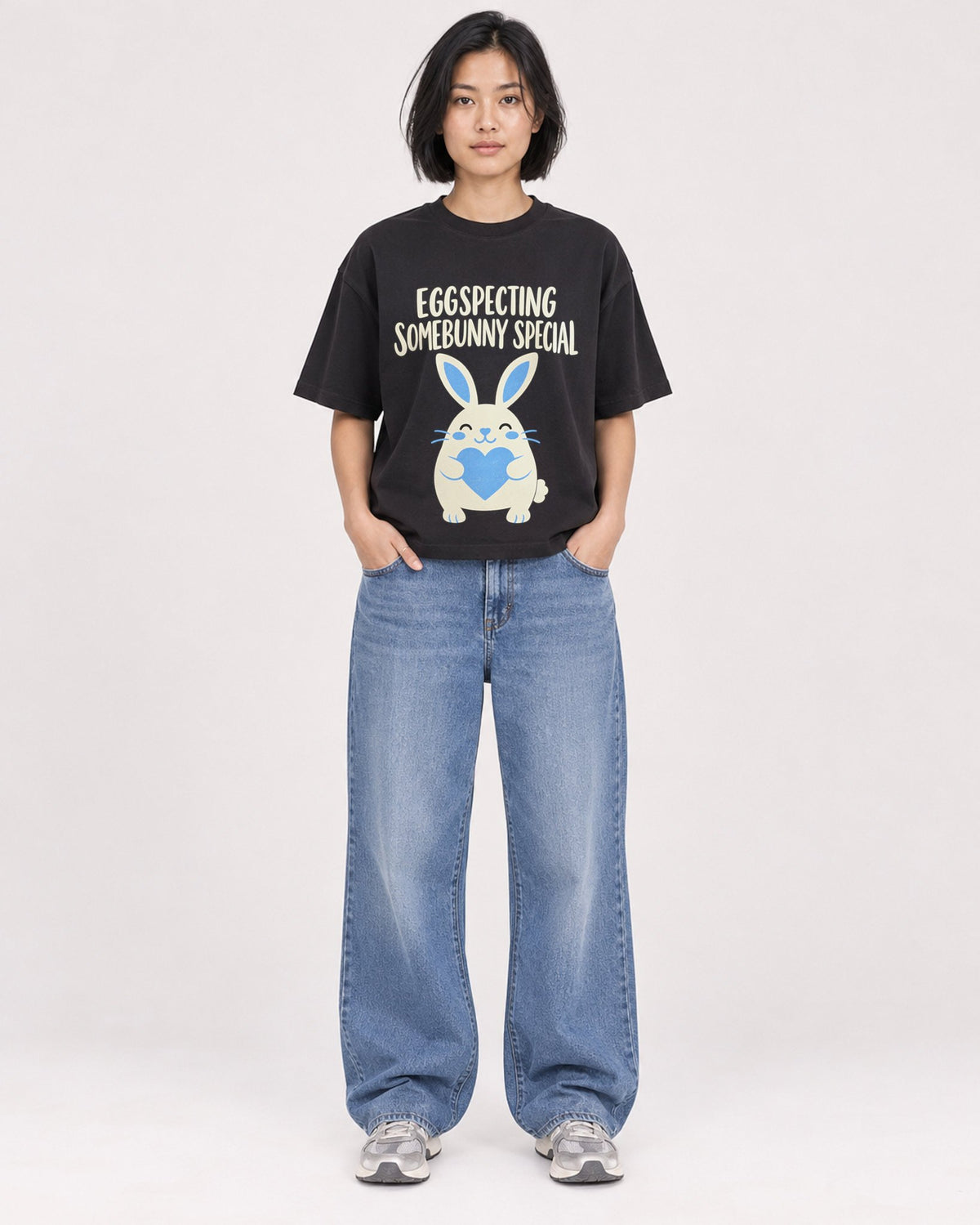 Mockup Boxy Heavyweight Tee Black female full-body 32