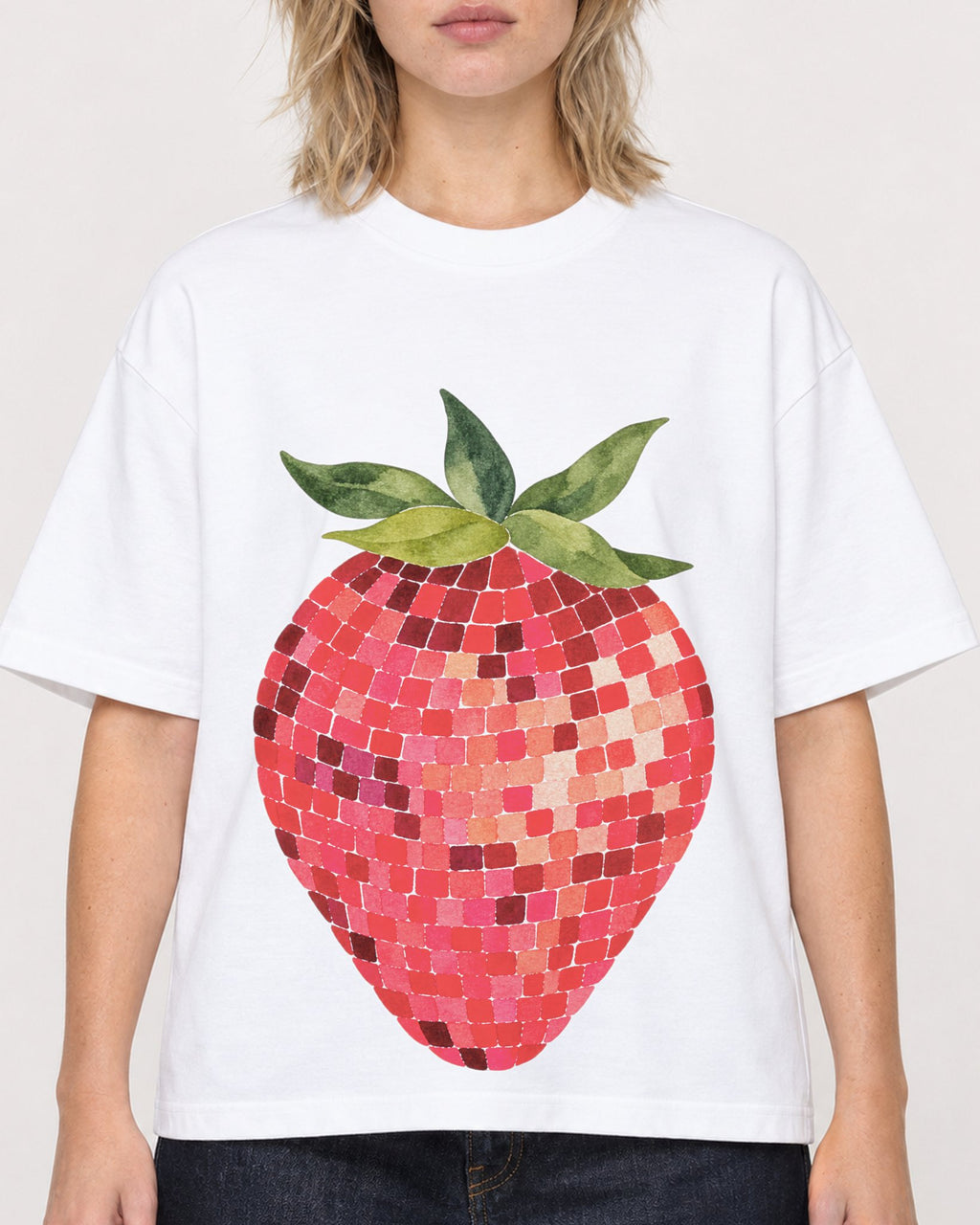 Mockup Boxy Heavyweight Tee White female close-up 19