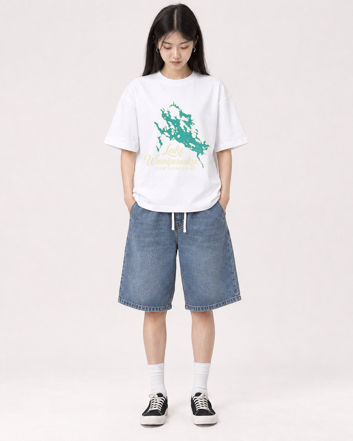Mockup Boxy Heavyweight Tee White female full-body 01