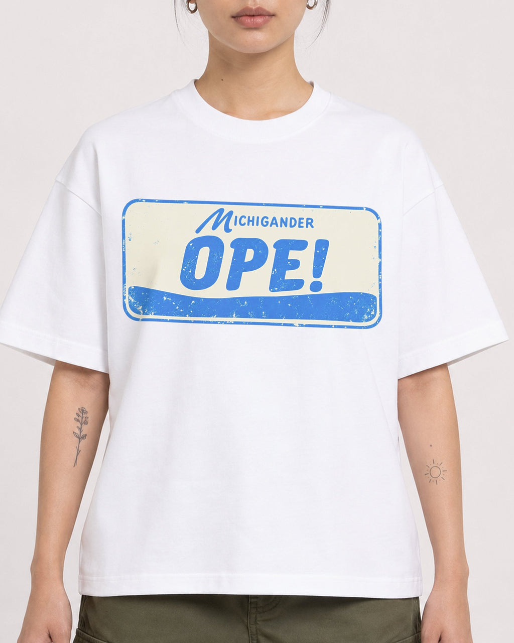 Mockup Boxy Heavyweight Tee White female close-up 12
