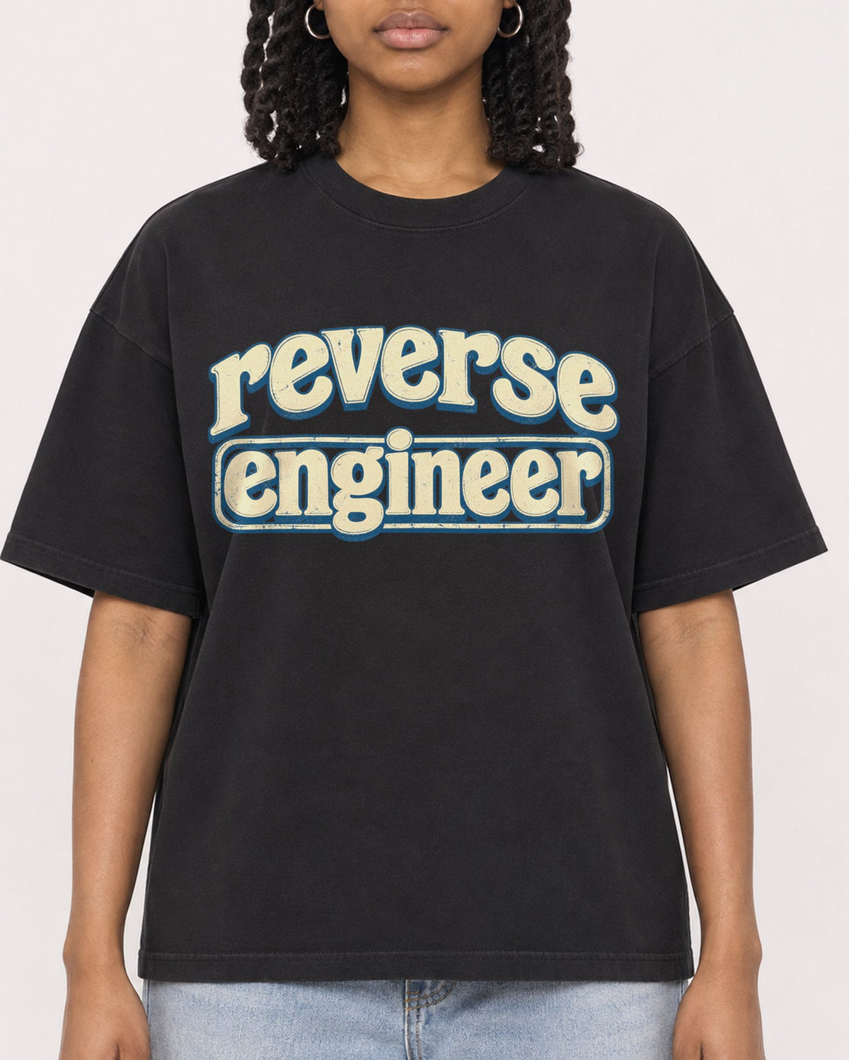 Mockup Boxy Heavyweight Tee Black female close-up 15