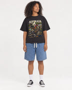 Mockup Boxy Heavyweight Tee Black female full-body 05