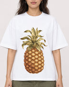 Mockup Boxy Heavyweight Tee White female close-up 02