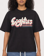 Mockup Boxy Heavyweight Tee Black female close-up 05
