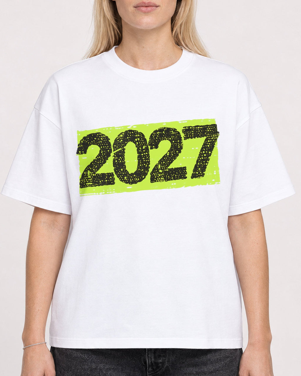 Mockup Boxy Heavyweight Tee White female close-up 08