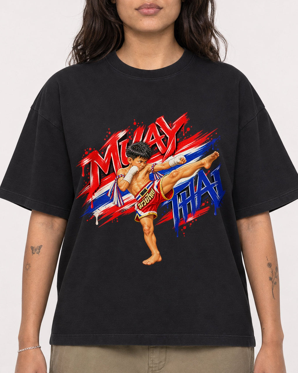 Mockup Boxy Heavyweight Tee Black female close-up 06