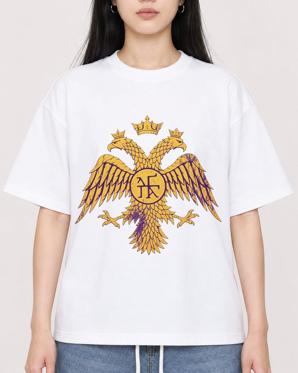Mockup Boxy Heavyweight Tee White female close-up 01