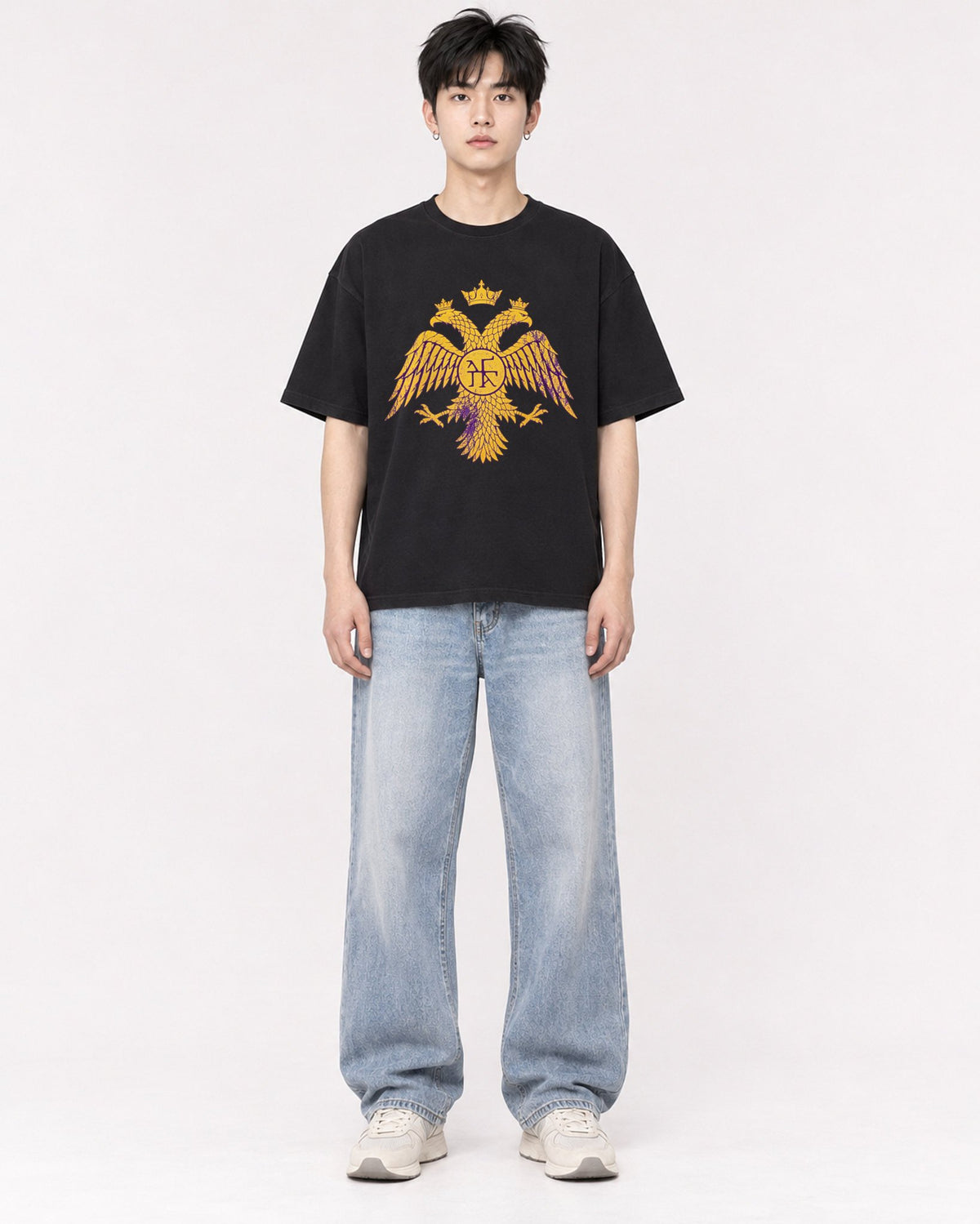 Mockup Boxy Heavyweight Tee Black male full-body 01