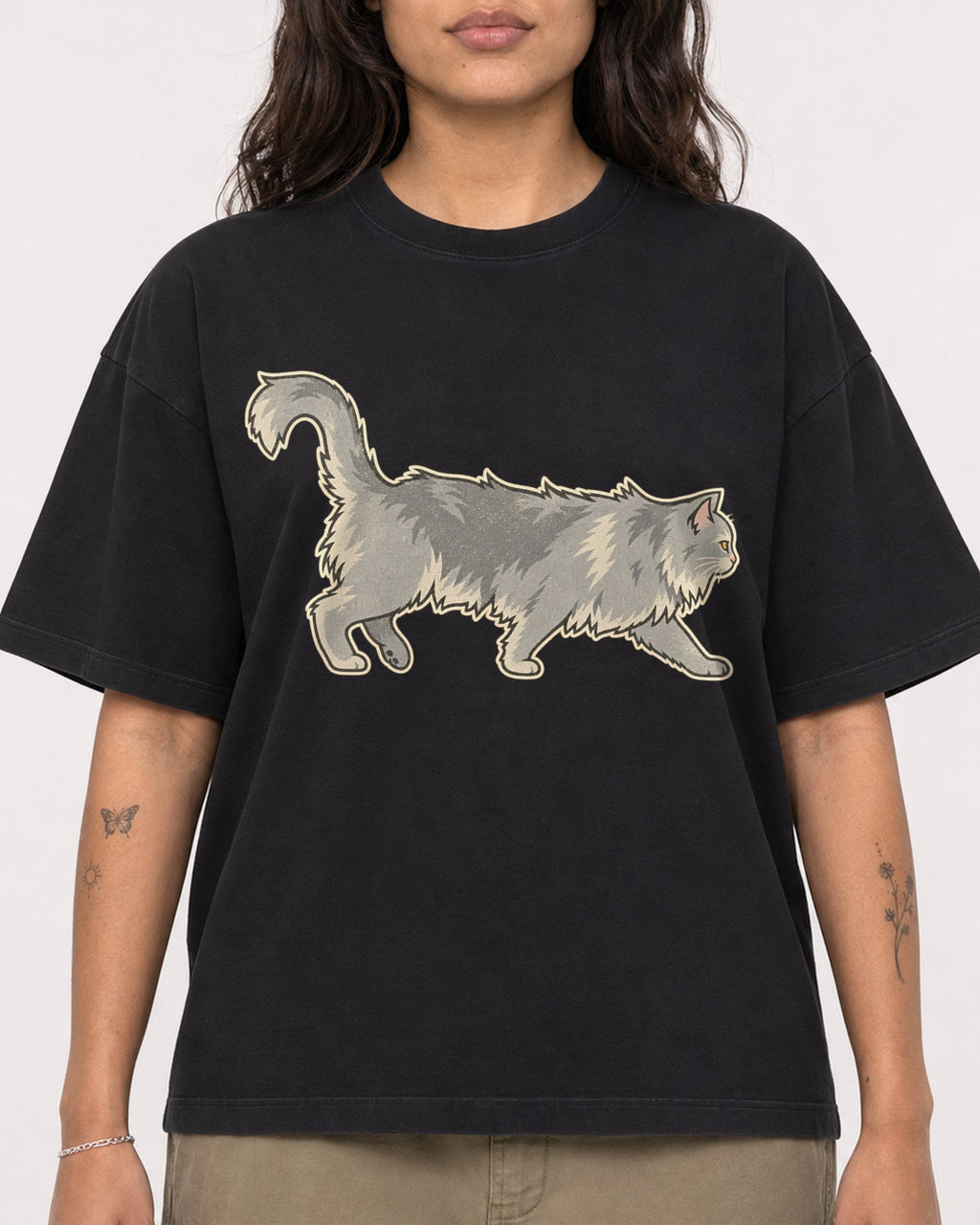 Mockup Boxy Heavyweight Tee Black female close-up 06