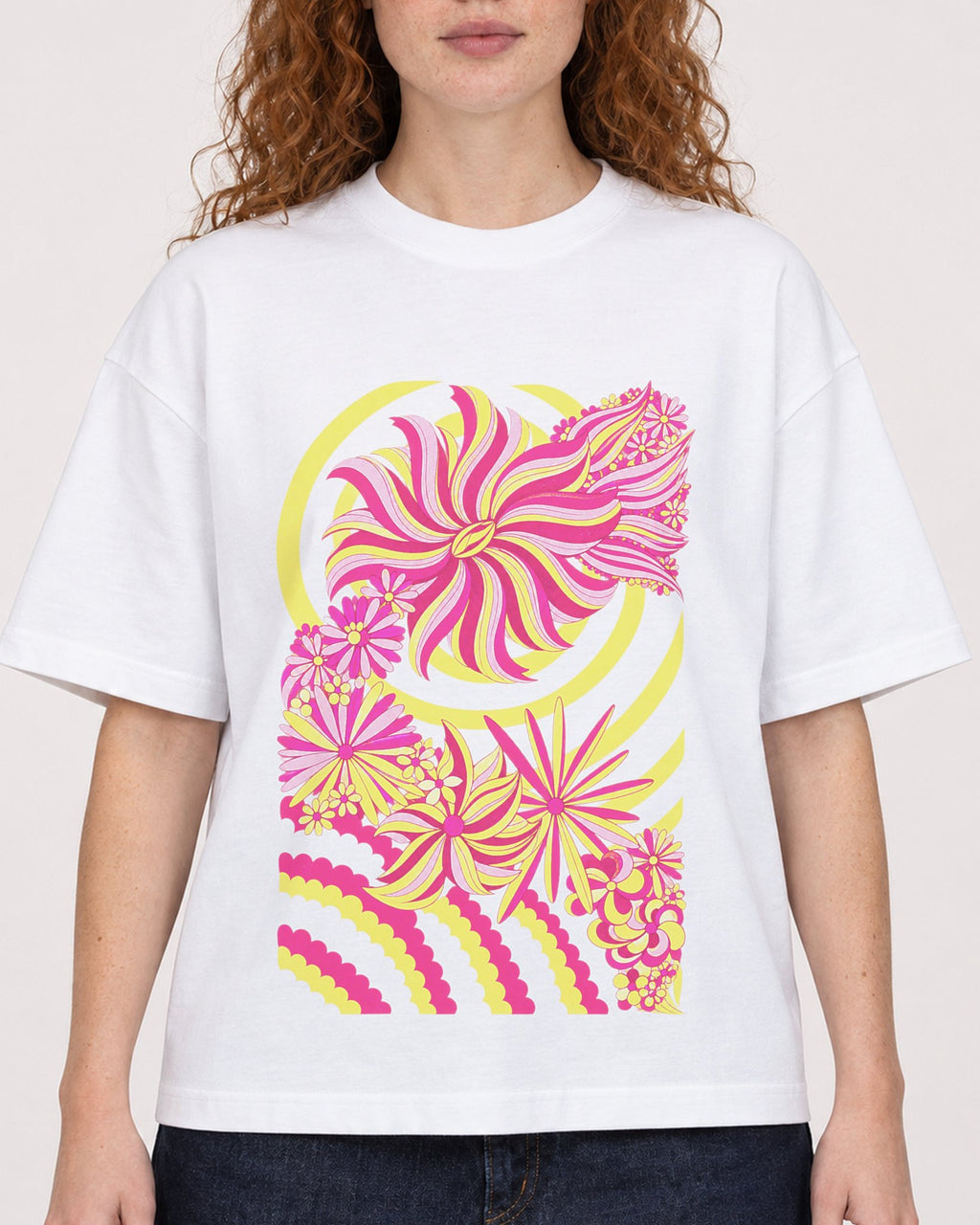 Mockup Boxy Heavyweight Tee White female close-up 09