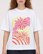Mockup Boxy Heavyweight Tee White female close-up 09