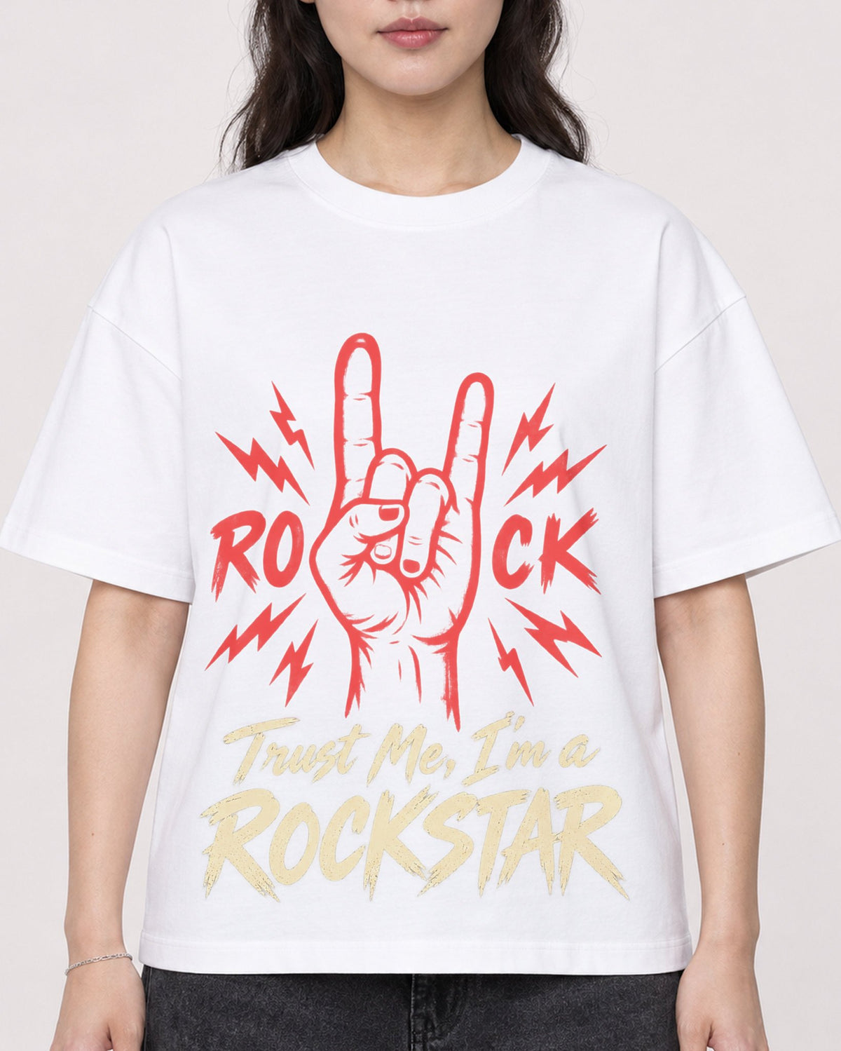 Mockup Boxy Heavyweight Tee White female close-up 03