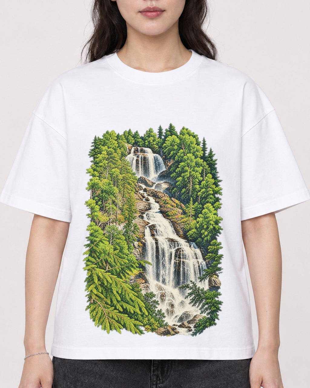Mockup Boxy Heavyweight Tee White female close-up 03