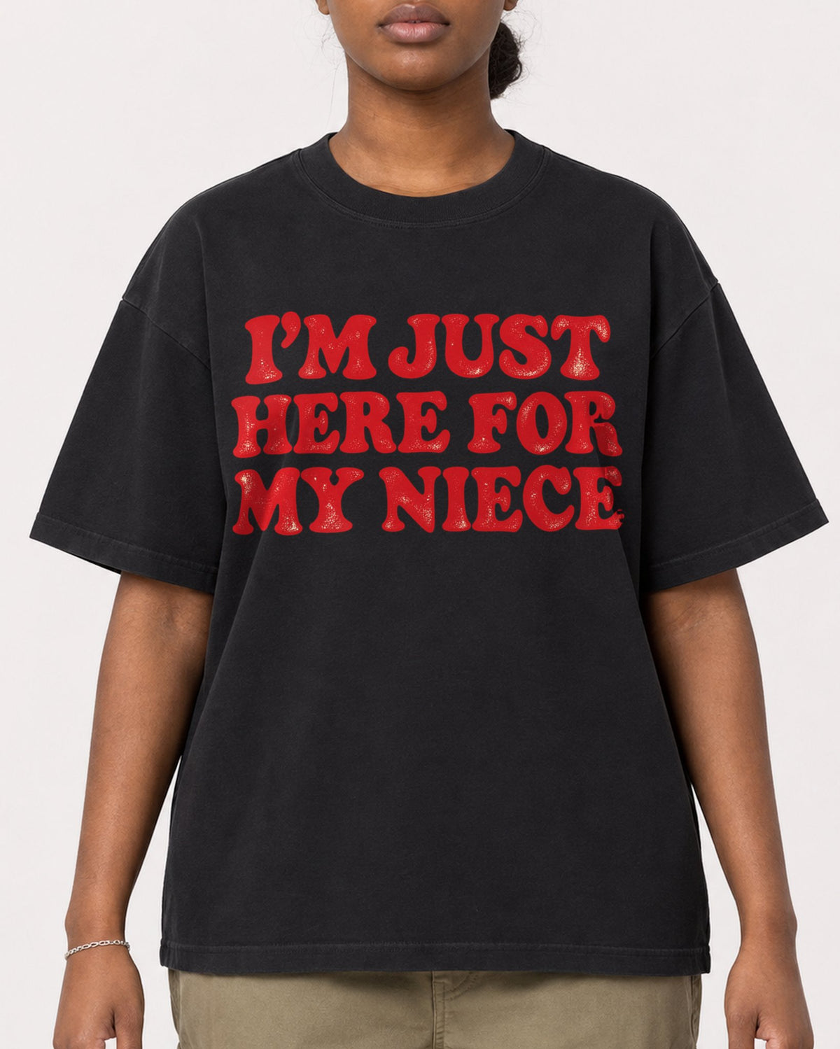 Mockup Boxy Heavyweight Tee Black female close-up 34
