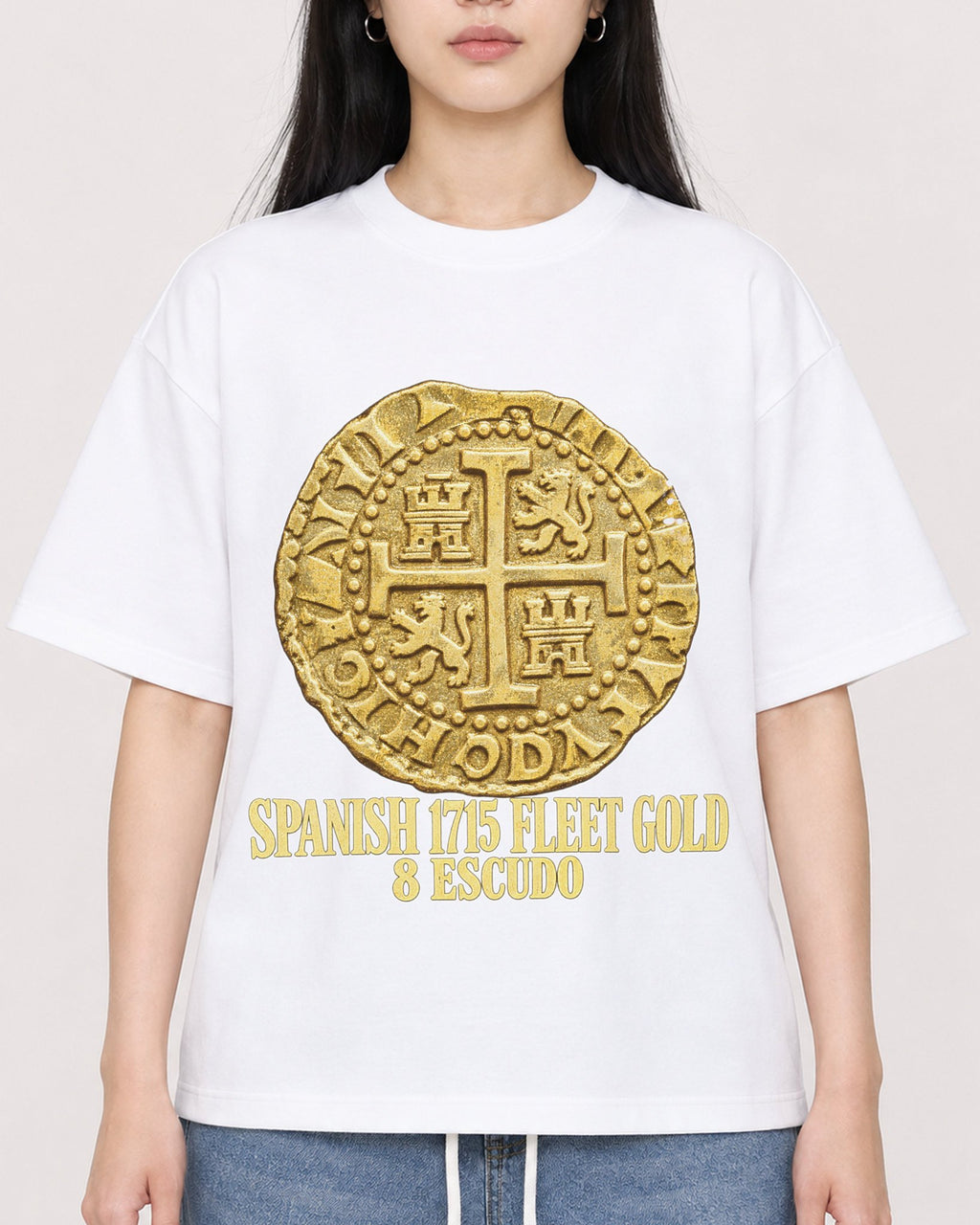 Mockup Boxy Heavyweight Tee White female close-up 01