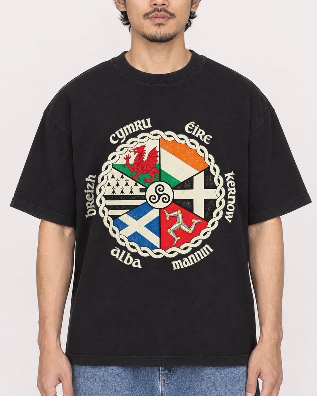 Mockup Boxy Heavyweight Tee Black male close-up 02