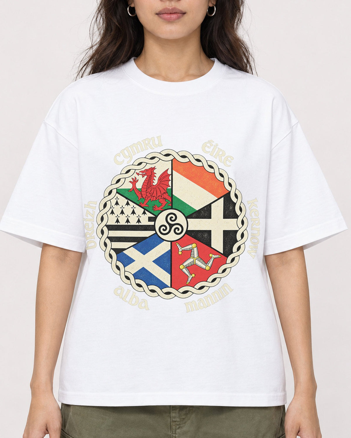 Mockup Boxy Heavyweight Tee White female close-up 02