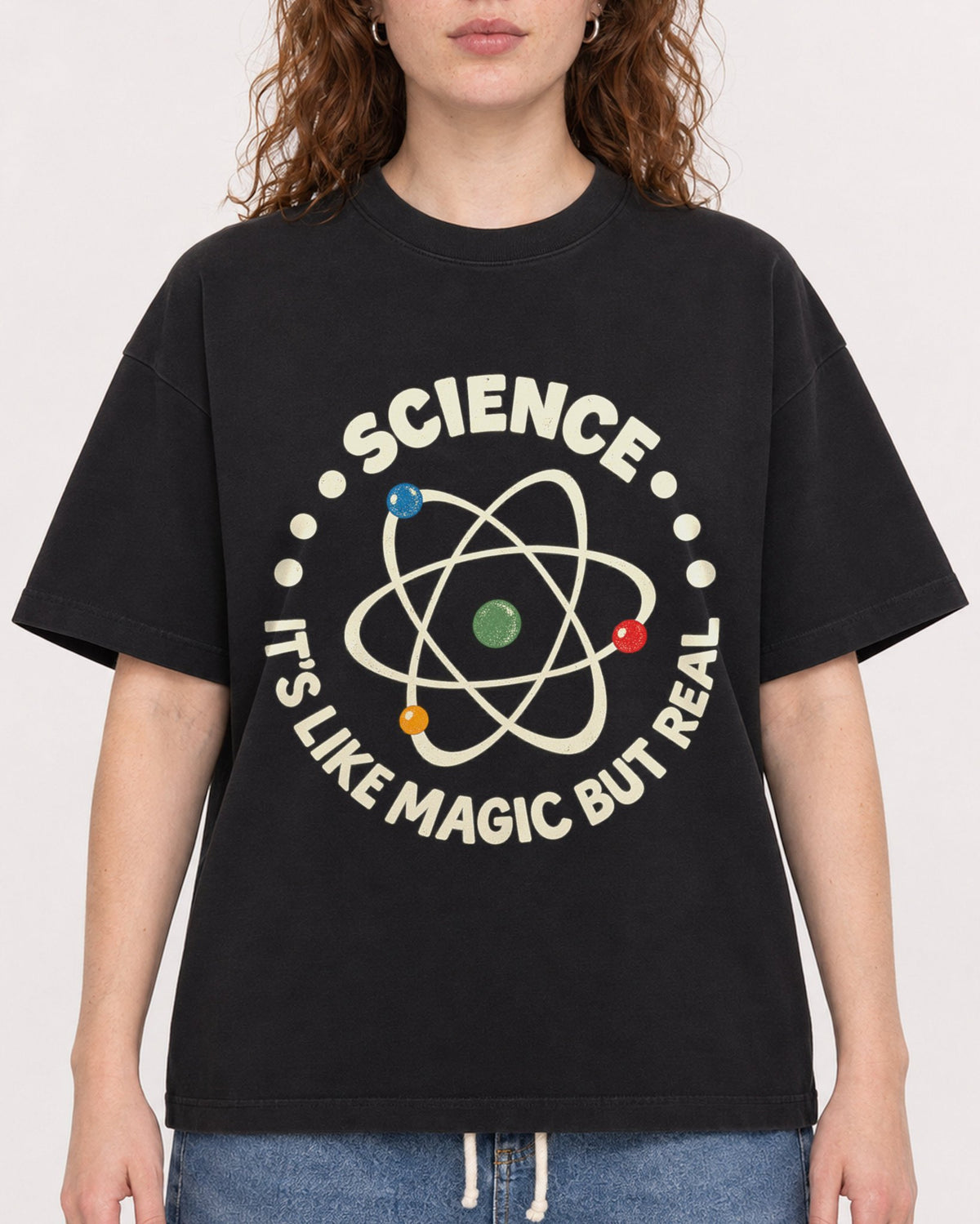 Mockup Boxy Heavyweight Tee Black female close-up 09