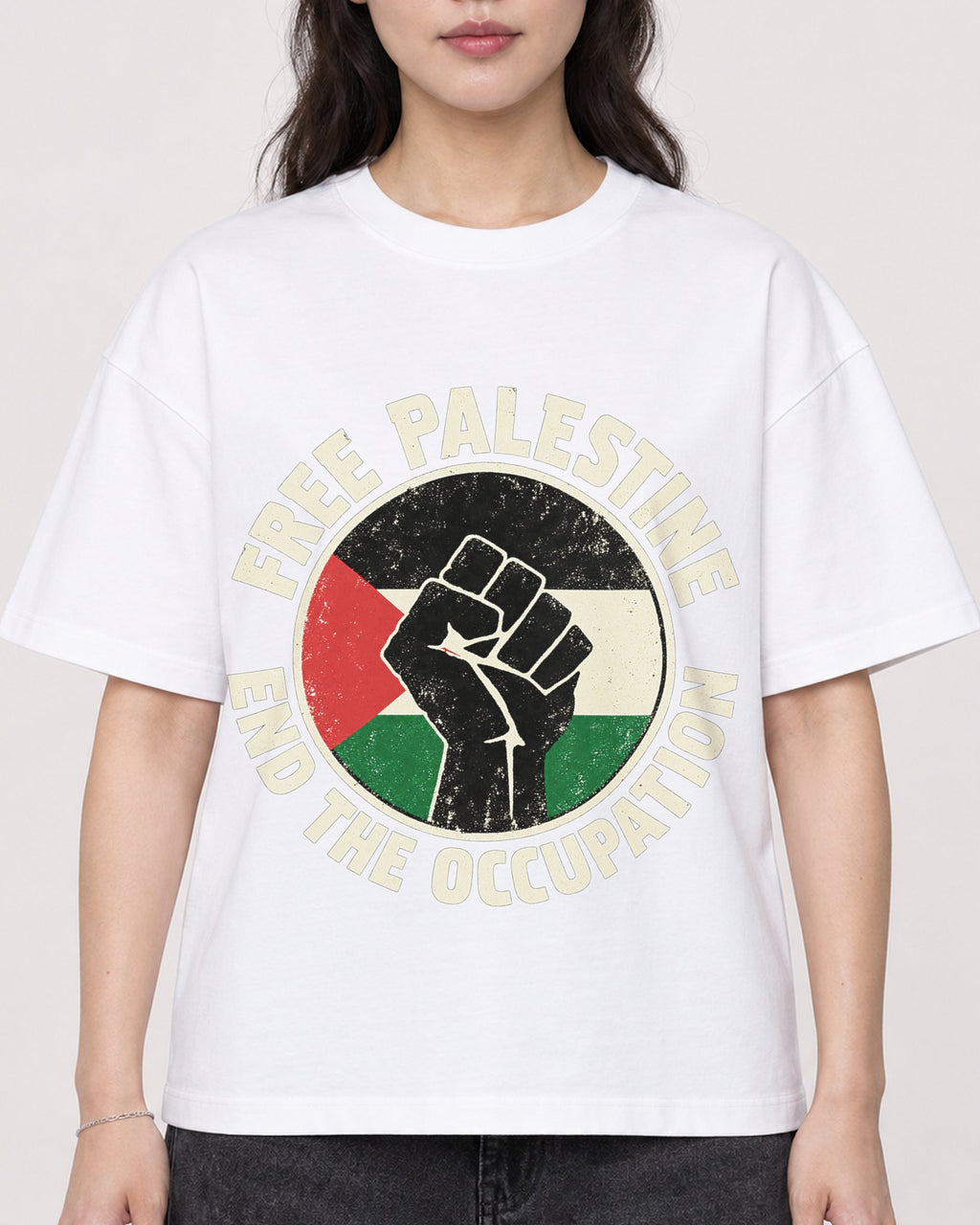 Mockup Boxy Heavyweight Tee White female close-up 03