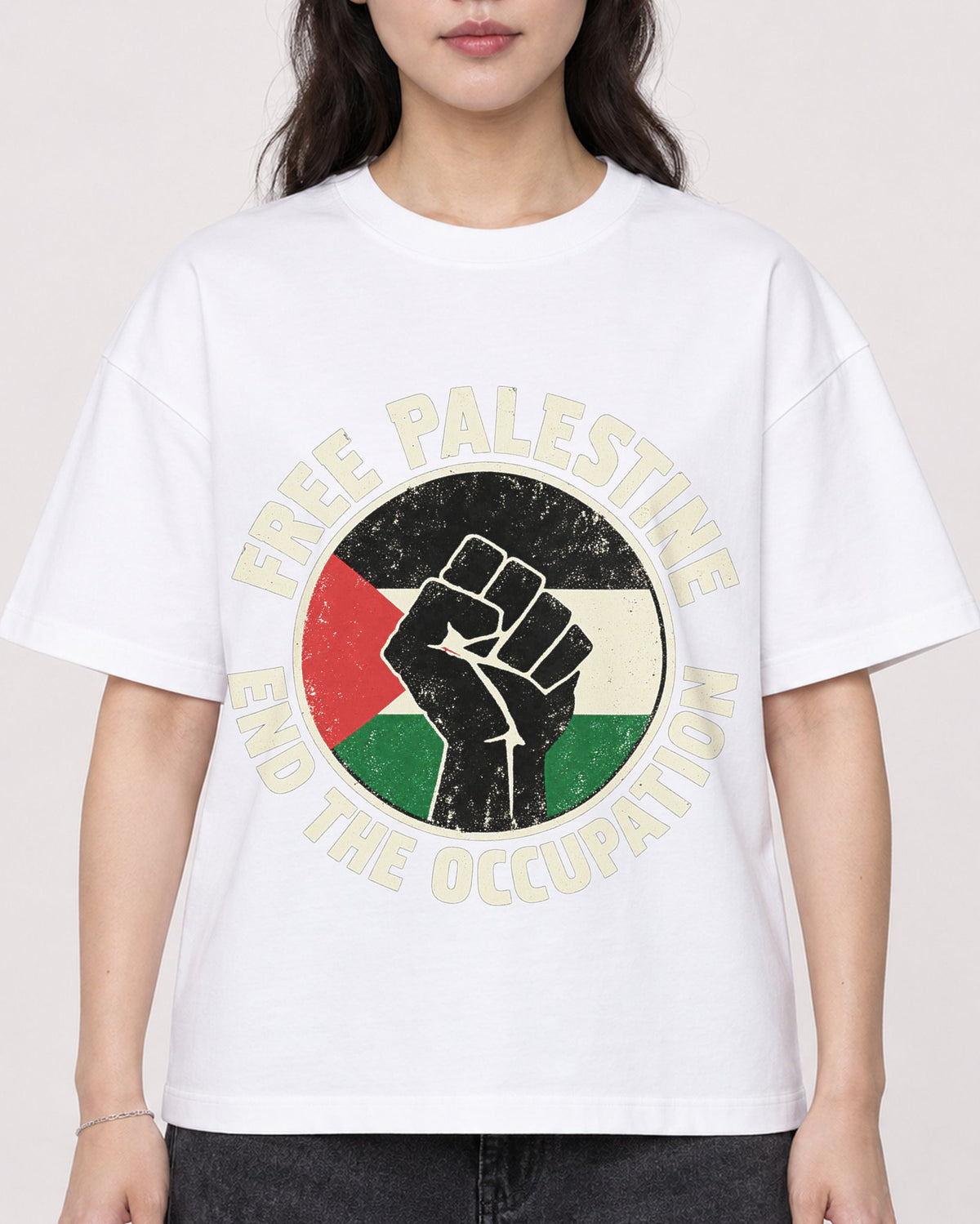 Mockup Boxy Heavyweight Tee White female close-up 03