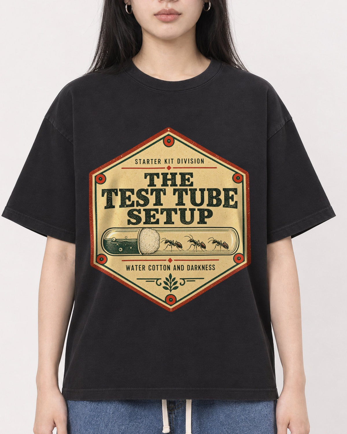 Mockup Boxy Heavyweight Tee Black female close-up 01