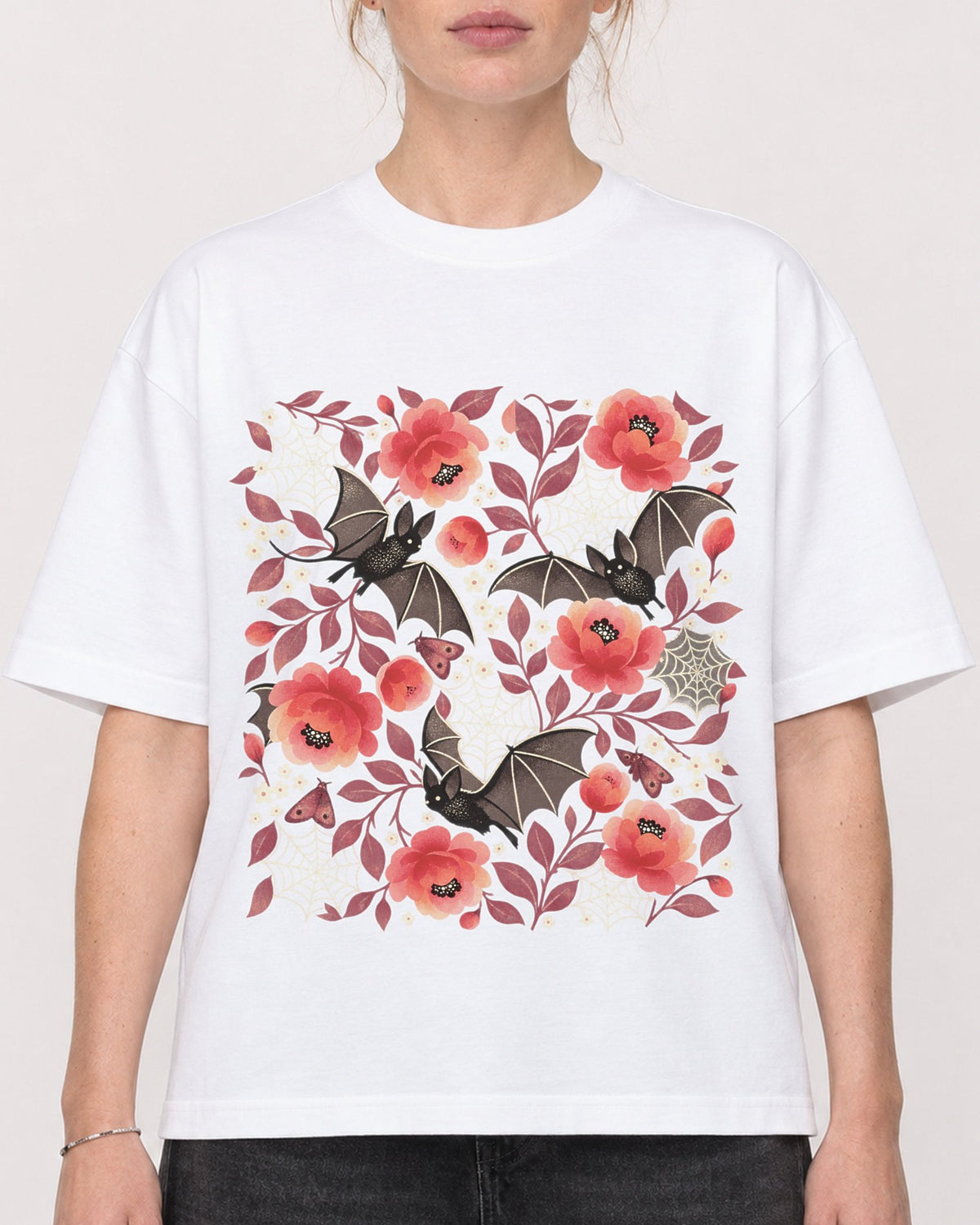 Mockup Boxy Heavyweight Tee White female close-up 28